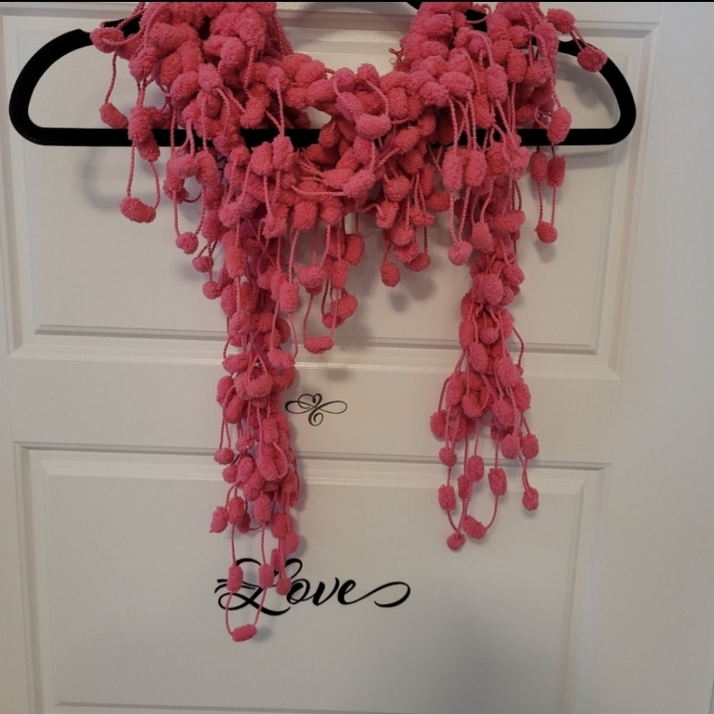Scarfs - Picture 3 of 13